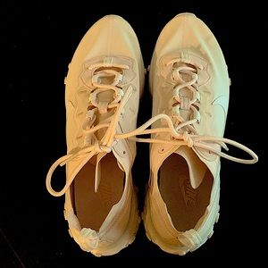 Women’s 9.5 Nike React Shoes